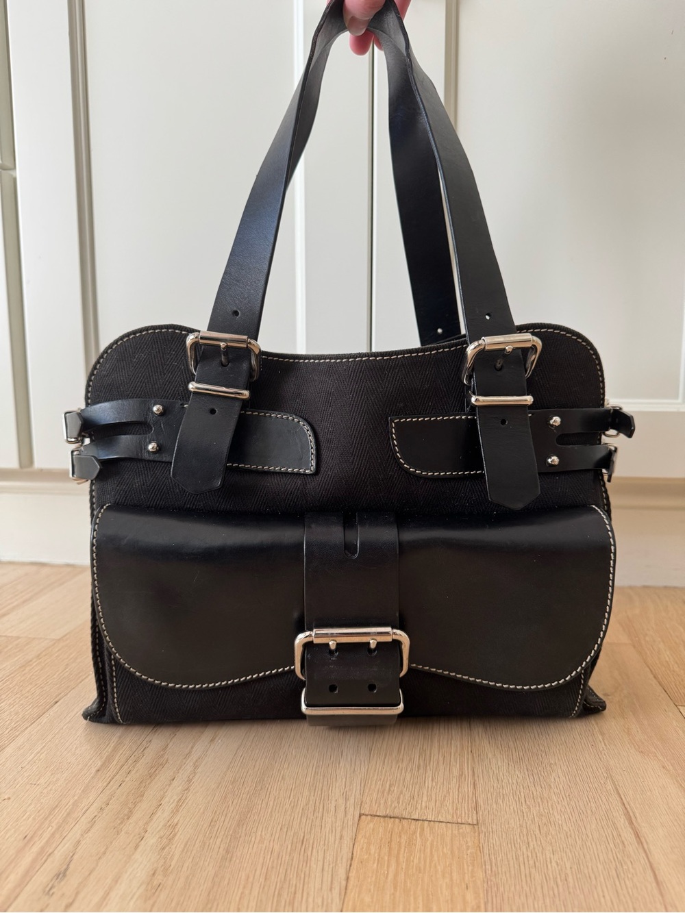 Vintage Fendi Leather and Canvas black shoulder buckle B bag Authentic